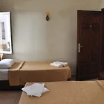 Gloria Tibi 2*