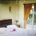 Gloria Tibi 2*