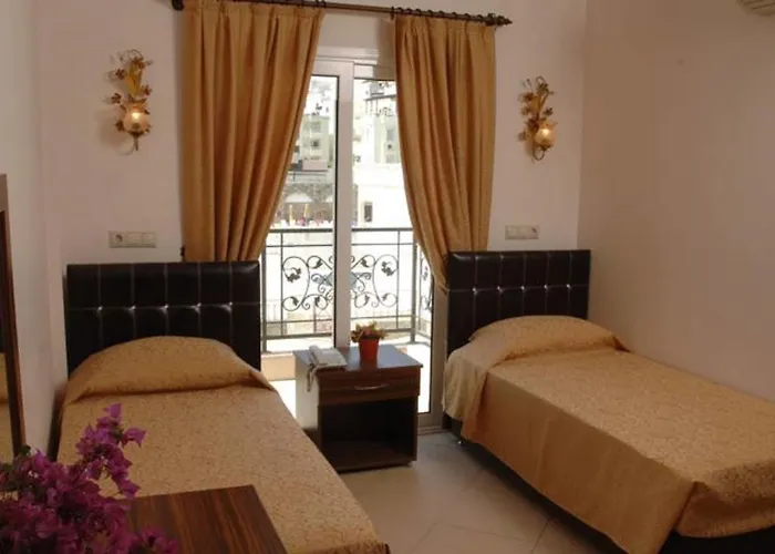 Gloria Tibi グムベット