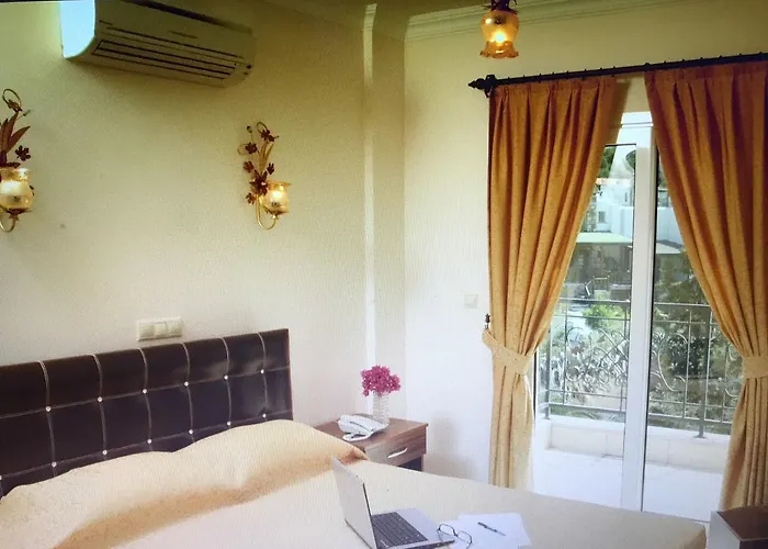 Gloria Tibi グムベット